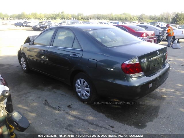 4T1BE32K25U065471 - 2005 TOYOTA CAMRY LE/XLE/SE მწვანე ფოტო 3
