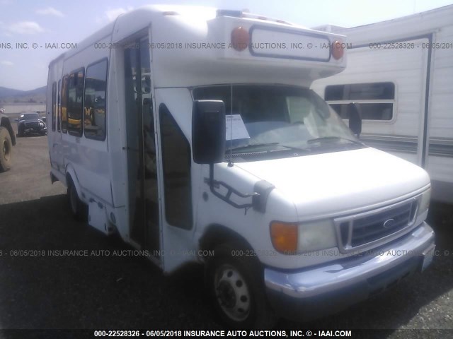 1FDXE45P25HB14003 - 2005 FORD ECONOLINE E450 SUPER DUTY CUTWY VAN WHITE photo 1