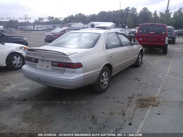 4T1BG22K4WU338321 - 1998 TOYOTA CAMRY CE/LE/XLE ოქროსფერი ფოტო 4