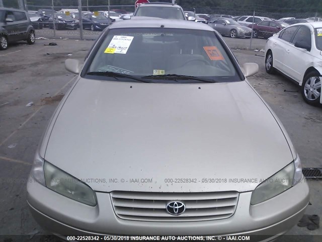 4T1BG22K4WU338321 - 1998 TOYOTA CAMRY CE/LE/XLE ოქროსფერი ფოტო 6