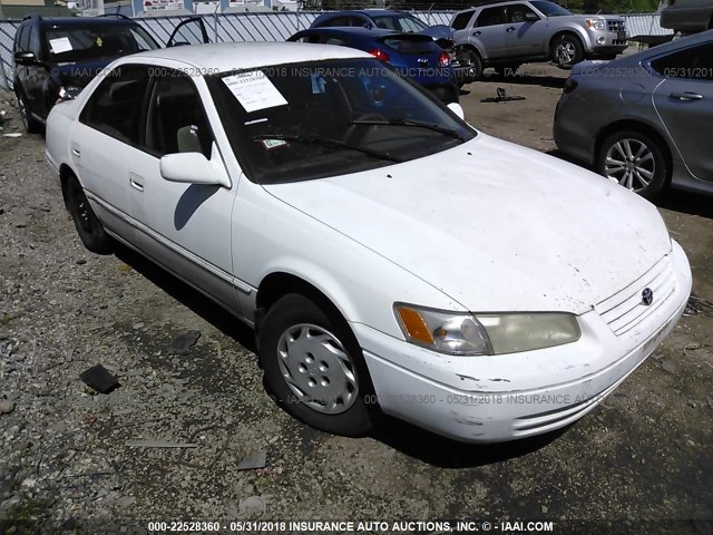 4T1BG28K7WU845236 - 1998 TOYOTA CAMRY CE/LE/XLE თეთრი ფოტო 1