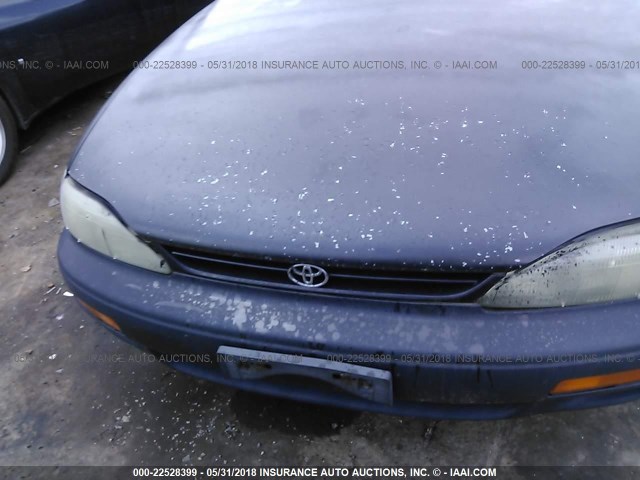 4T1BG12K9TU674097 - 1996 TOYOTA CAMRY DX/LE/XLE BLACK photo 6