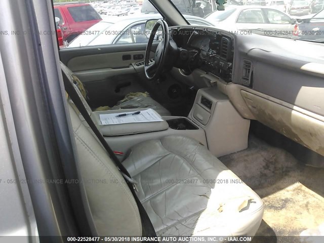 1GNEC13T41R205107 - 2001 CHEVROLET TAHOE C1500 BROWN photo 5