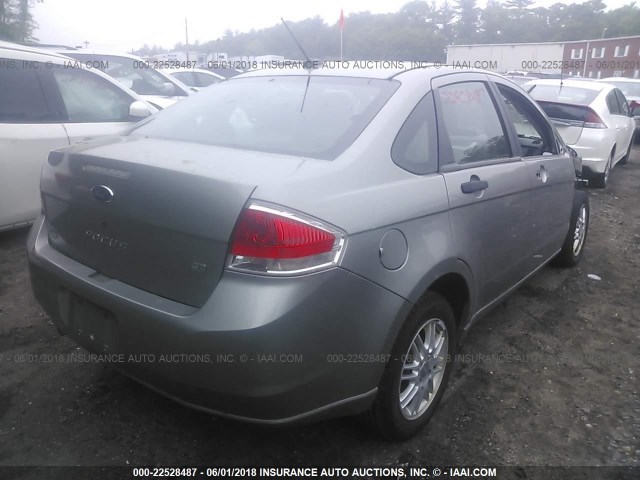 1FAHP35N68W105998 - 2008 FORD FOCUS SE/SEL/SES GRAY photo 4