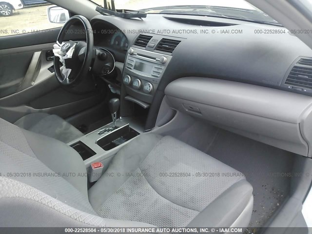 4T1BE46K48U771166 - 2008 TOYOTA CAMRY CE/LE/XLE/SE WHITE photo 5