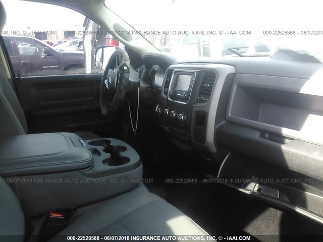 3C6UR5CL2FG558423 - 2015 RAM 2500 ST RED photo 5