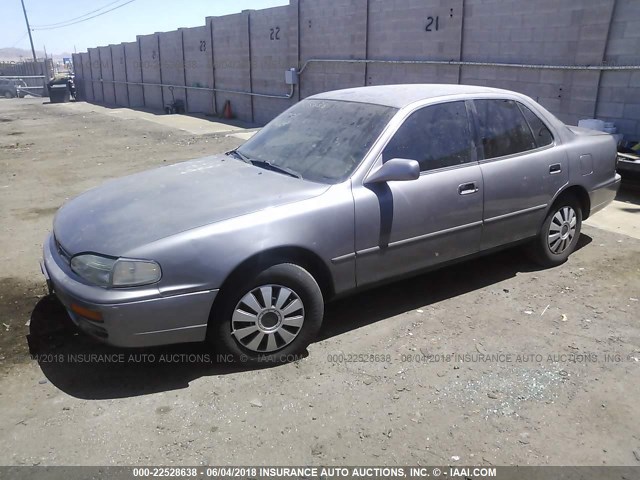 4T1BG12K5TU811956 - 1996 TOYOTA CAMRY DX/LE/XLE GRAY photo 2