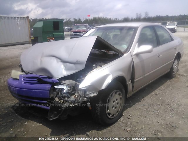 4T1BG22K2VU767102 - 1997 TOYOTA CAMRY CE/LE/XLE ოქროსფერი ფოტო 2