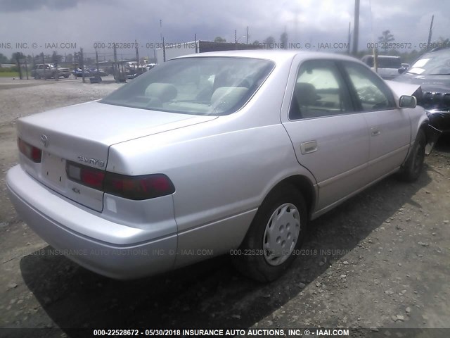 4T1BG22K2VU767102 - 1997 TOYOTA CAMRY CE/LE/XLE ოქროსფერი ფოტო 4