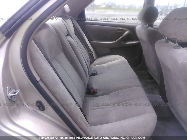 4T1BG22K2VU767102 - 1997 TOYOTA CAMRY CE/LE/XLE ოქროსფერი ფოტო 8