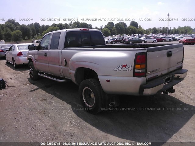 1GCJK39205E222116 - 2005 CHEVROLET SILVERADO K3500 SILVER photo 3