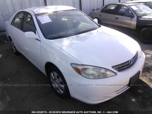 JTDBE32K330158217 - 2003 TOYOTA CAMRY LE/XLE WHITE photo 1