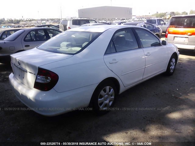 JTDBE32K330158217 - 2003 TOYOTA CAMRY LE/XLE Սպիտակ լուսանկար 4