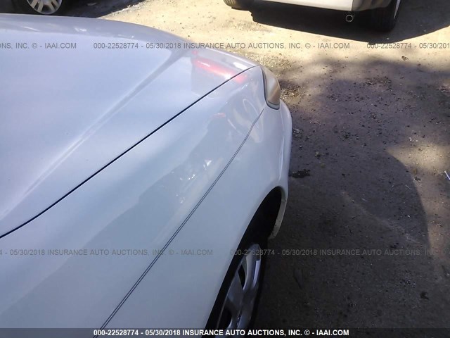 JTDBE32K330158217 - 2003 TOYOTA CAMRY LE/XLE Սպիտակ լուսանկար 6