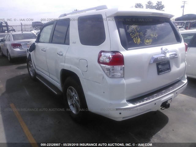 JTEZU5JR9B5024854 - 2011 TOYOTA 4RUNNER SR5/LIMITED WHITE photo 3