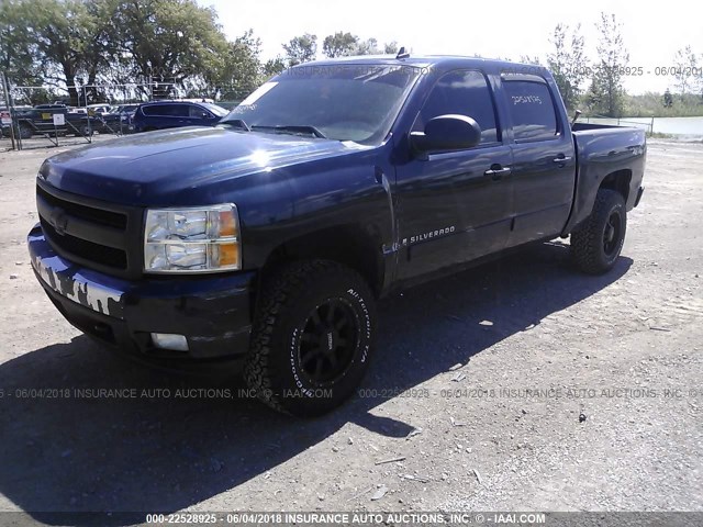 2GCEK13M971530471 - 2007 CHEVROLET SILVERADO K1500 CREW CAB BLUE photo 2