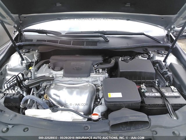 4T1BF1FKXGU596657 - 2016 TOYOTA CAMRY LE/XLE/SE/XSE ვერცხლისფერი ფოტო 10