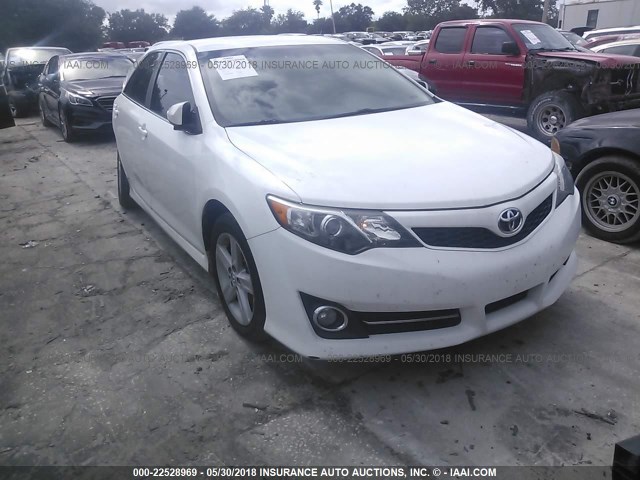 4T1BF1FK9EU842224 - 2014 TOYOTA CAMRY L/SE/LE/XLE 白色 照片 1