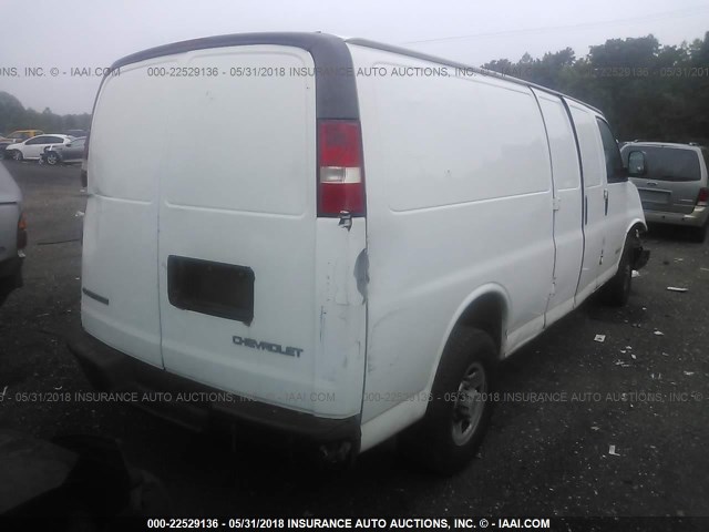 1GCHG39U541214634 - 2004 CHEVROLET EXPRESS G3500  WHITE photo 4