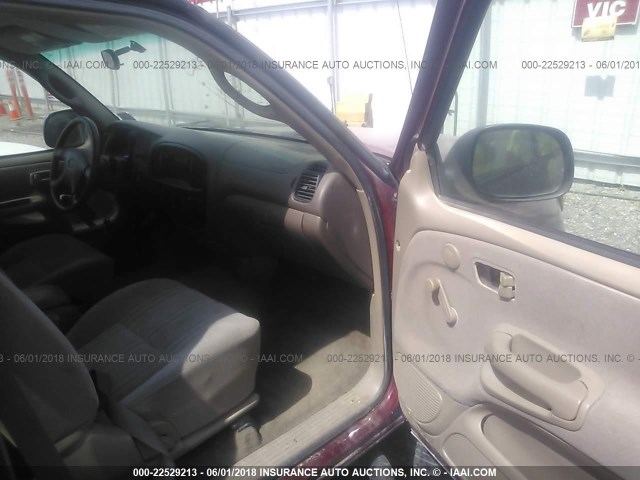 5TBRN34171S159621 - 2001 TOYOTA TUNDRA ACCESS CAB SR5 BURGUNDY photo 5