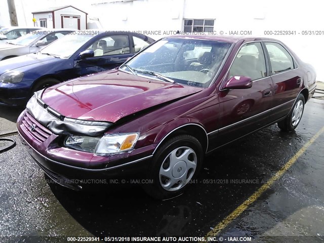 JT2BF22KXV0033069 - 1997 TOYOTA CAMRY LE/XLE BURGUNDY photo 2