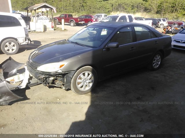 4T1BF30K82U512963 - 2002 TOYOTA CAMRY LE/XLE/SE GRAY photo 2