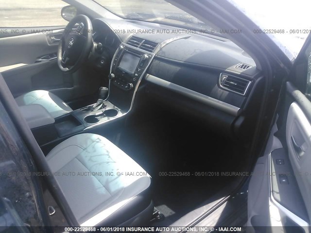 4T1BF1FK1GU152728 - 2016 TOYOTA CAMRY LE/XLE/SE/XSE 深蓝色 照片 5