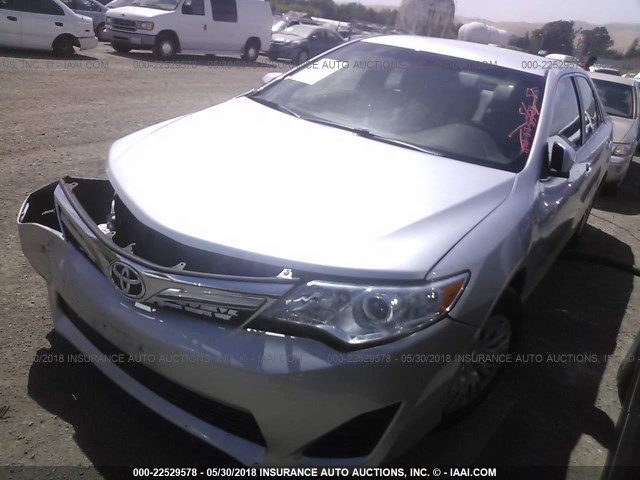 4T1BF1FK4EU849680 - 2014 TOYOTA CAMRY L/SE/LE/XLE 银色 照片 2