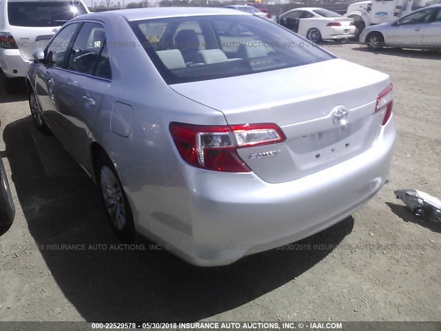 4T1BF1FK4EU849680 - 2014 TOYOTA CAMRY L/SE/LE/XLE 银色 照片 3