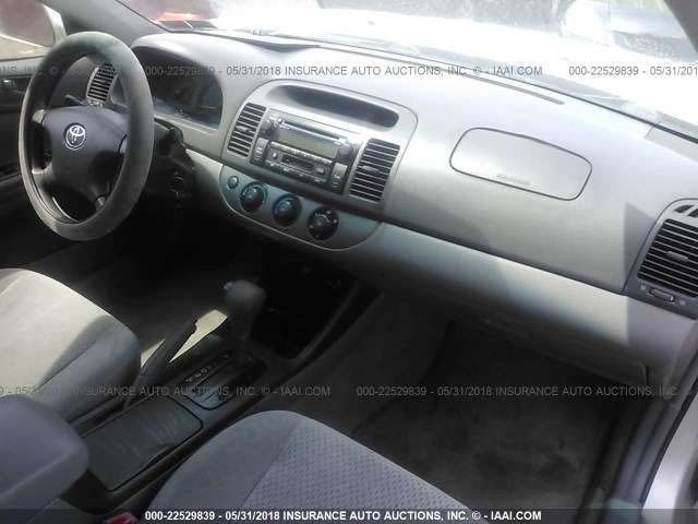 4T1BE32KX3U134565 - 2003 TOYOTA CAMRY LE/XLE/SE 银色 照片 5