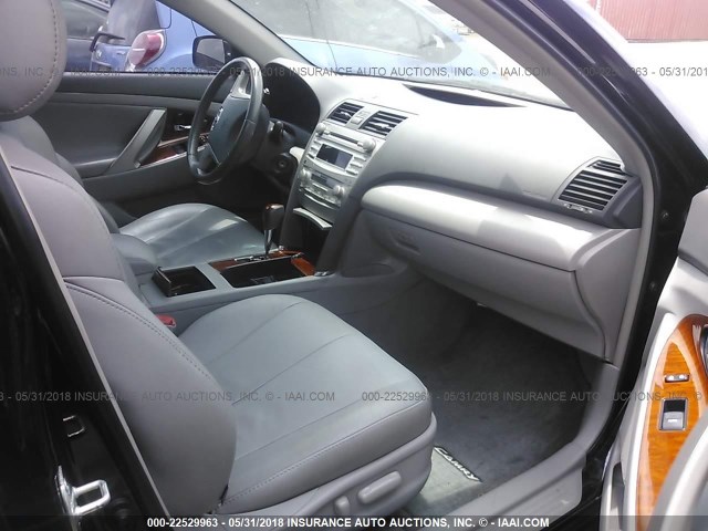 4T4BF3EK9BR193622 - 2011 TOYOTA CAMRY SE/LE/XLE BLACK photo 5