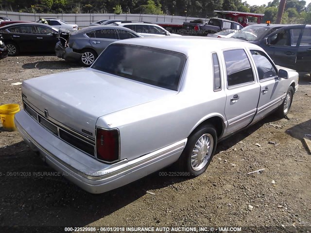 1LNLM83W8VY604688 - 1997 LINCOLN TOWN CAR CARTIER SILVER photo 4