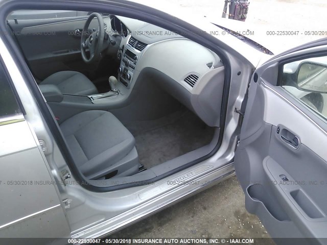 1G1ZC5EBXAF166636 - 2010 CHEVROLET MALIBU 1LT 银色 照片 5