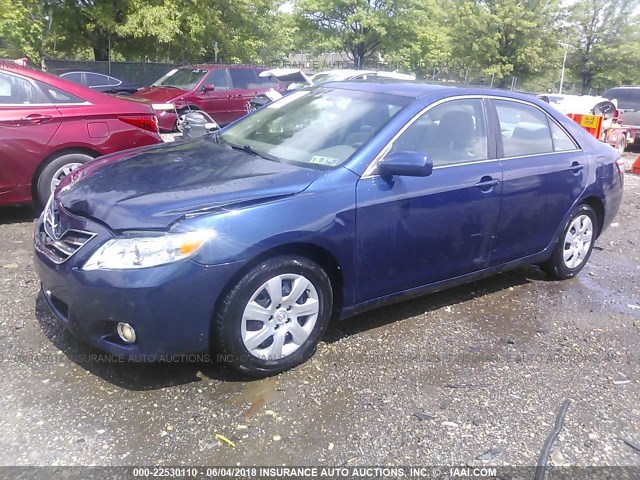4T1BF3EKXBU607677 - 2011 TOYOTA CAMRY SE/LE/XLE BLUE photo 2