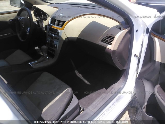 1G1ZC5E02CF302047 - 2012 CHEVROLET MALIBU 1LT WHITE photo 5
