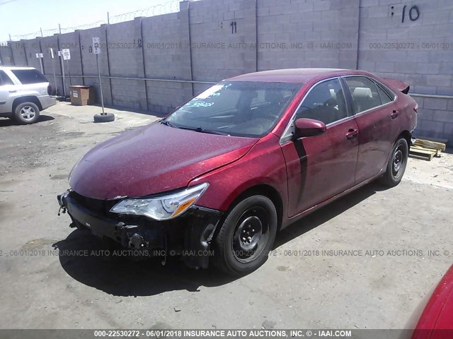4T1BF1FK6FU876039 - 2015 TOYOTA CAMRY LE/XLE/SE/XSE RED photo 2