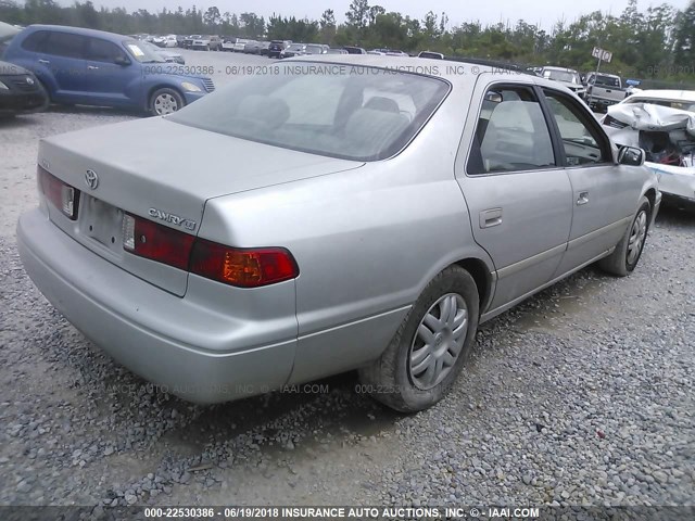 4T1BG22K1YU001558 - 2000 TOYOTA CAMRY CE/LE/XLE 银色 照片 4