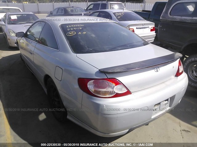 2T1CF22P11C456940 - 2001 TOYOTA CAMRY SOLARA SE/SLE ვერცხლისფერი ფოტო 3