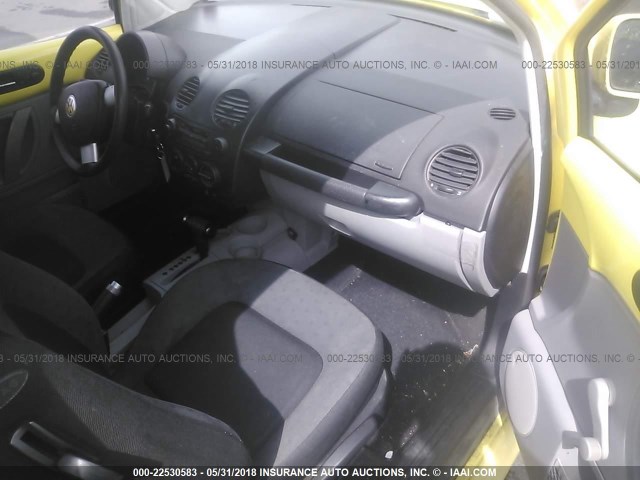 3VWBC21C2YM448024 - 2000 VOLKSWAGEN NEW BEETLE GL 黄色 照片 5