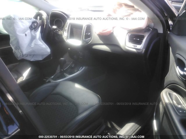 3C4NJDBB6JT200832 - 2018 JEEP COMPASS LATITUDE შავი ფოტო 5