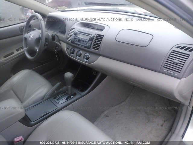 4T1BE32K44U898817 - 2004 TOYOTA CAMRY LE/XLE/SE ოქროსფერი ფოტო 5