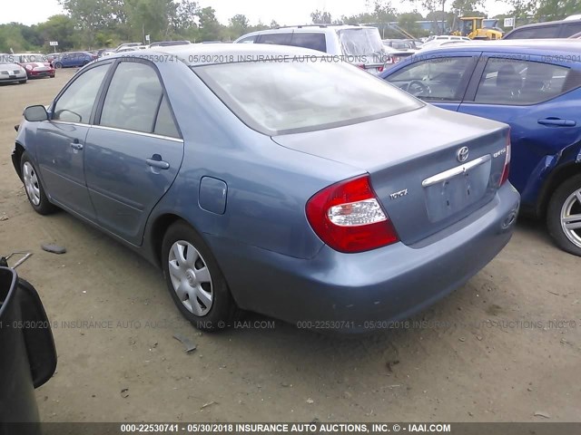 4T1BE32K62U526425 - 2002 TOYOTA CAMRY LE/XLE/SE ლურჯი ფოტო 3