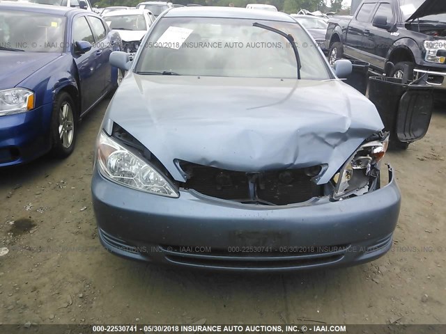 4T1BE32K62U526425 - 2002 TOYOTA CAMRY LE/XLE/SE ლურჯი ფოტო 6