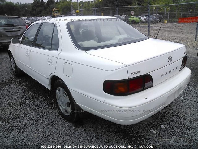 4T1BF12K3TU864321 - 1996 TOYOTA CAMRY LE/XLE/SE თეთრი ფოტო 3