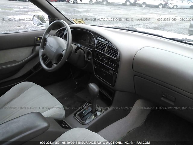 4T1BF12K3TU864321 - 1996 TOYOTA CAMRY LE/XLE/SE თეთრი ფოტო 5