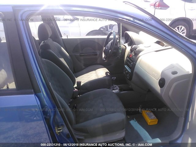 KL1TD62645B299310 - 2005 CHEVROLET AVEO LS BLUE photo 5