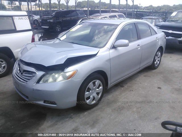 4T1BE46KX7U087981 - 2007 TOYOTA CAMRY NEW GENERAT CE/LE/XLE/SE SILVER photo 2