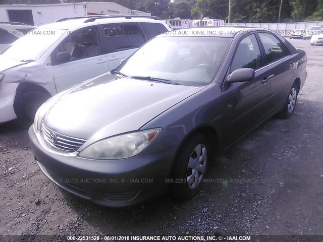 4T1BE32K36U731559 - 2006 TOYOTA CAMRY LE/XLE/SE ნაცრისფერი ფოტო 2