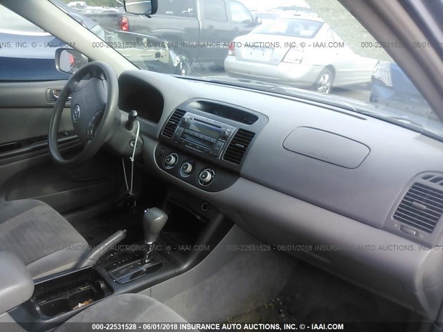 4T1BE32K36U731559 - 2006 TOYOTA CAMRY LE/XLE/SE ნაცრისფერი ფოტო 5
