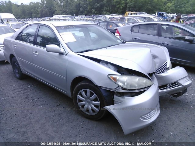 4T1BE32K55U034845 - 2005 TOYOTA CAMRY LE/XLE/SE 银色 照片 1